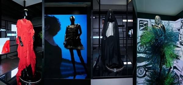 时装周2025策展多感官时装展览开元棋牌网站FabriX在巴黎(图3)