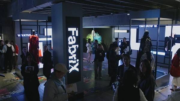 时装周2025策展多感官时装展览开元棋牌网站FabriX在巴黎(图4)